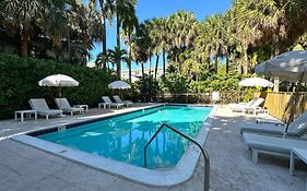 Miami River Inn By Renzzi